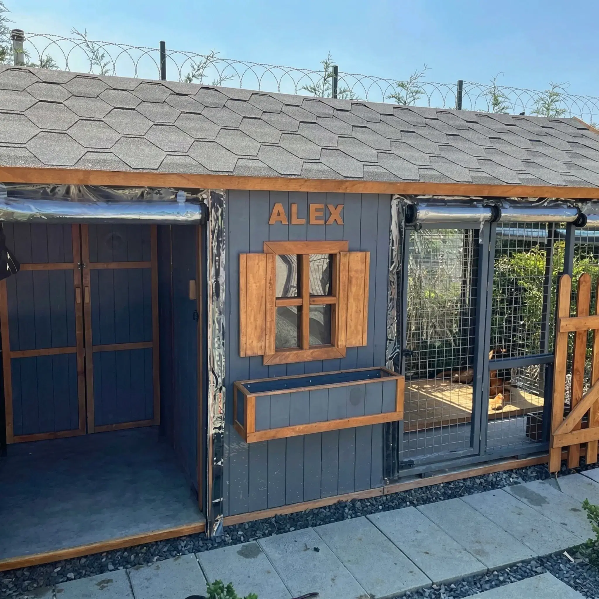 Alex Ahşap Köpek Kulübesi