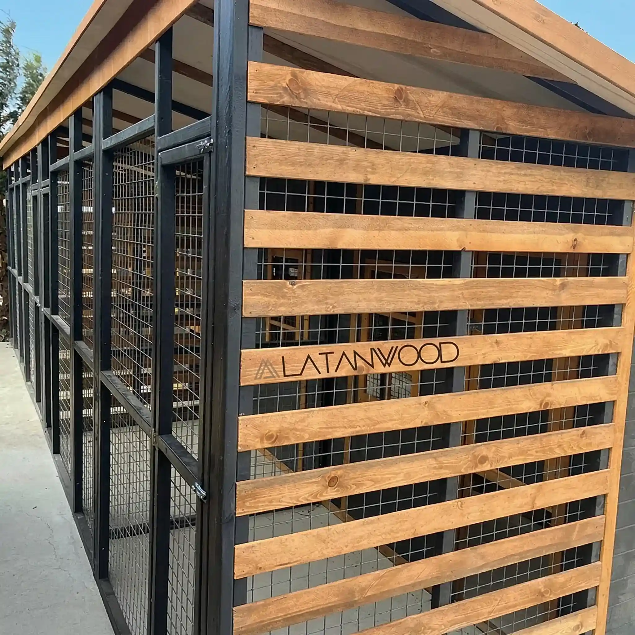 Malta Ahşap Köpek Kulübesi