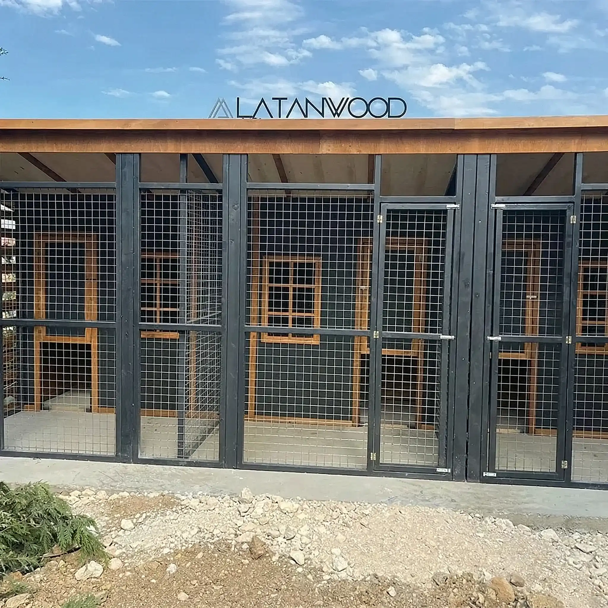 Malta Ahşap Köpek Kulübesi