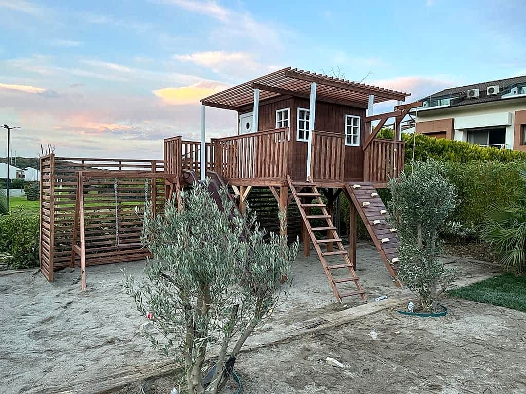 Dark Ahşap Oyun Evi