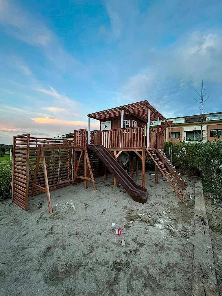 Dark Ahşap Oyun Evi